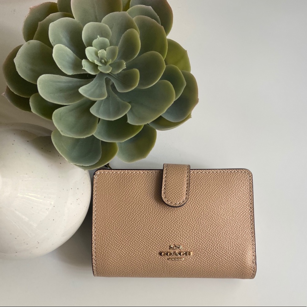 COACH Corner Medium Zip Wallet